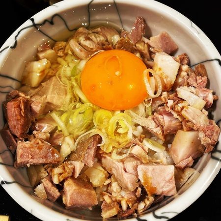 らーめんSTYLE JUNK STORY 阪急三番街店 肉盛り卵かけご飯
