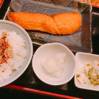限定サービス定食：鮭