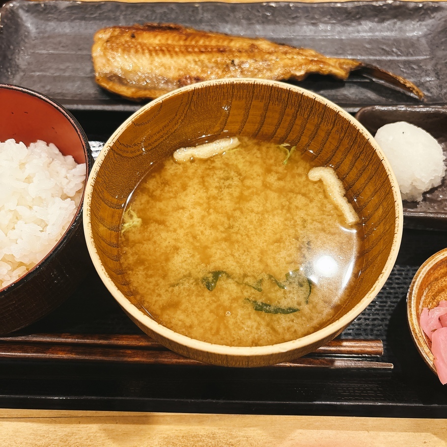 炭火焼干物定食 しんぱち食堂 阪急梅田店