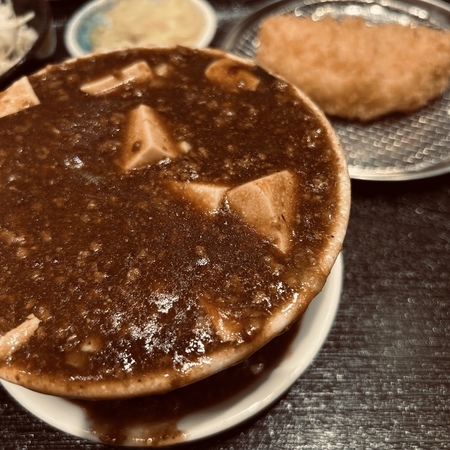 堂山食堂 エスト店 こぼし麻婆豆腐とハムカツ